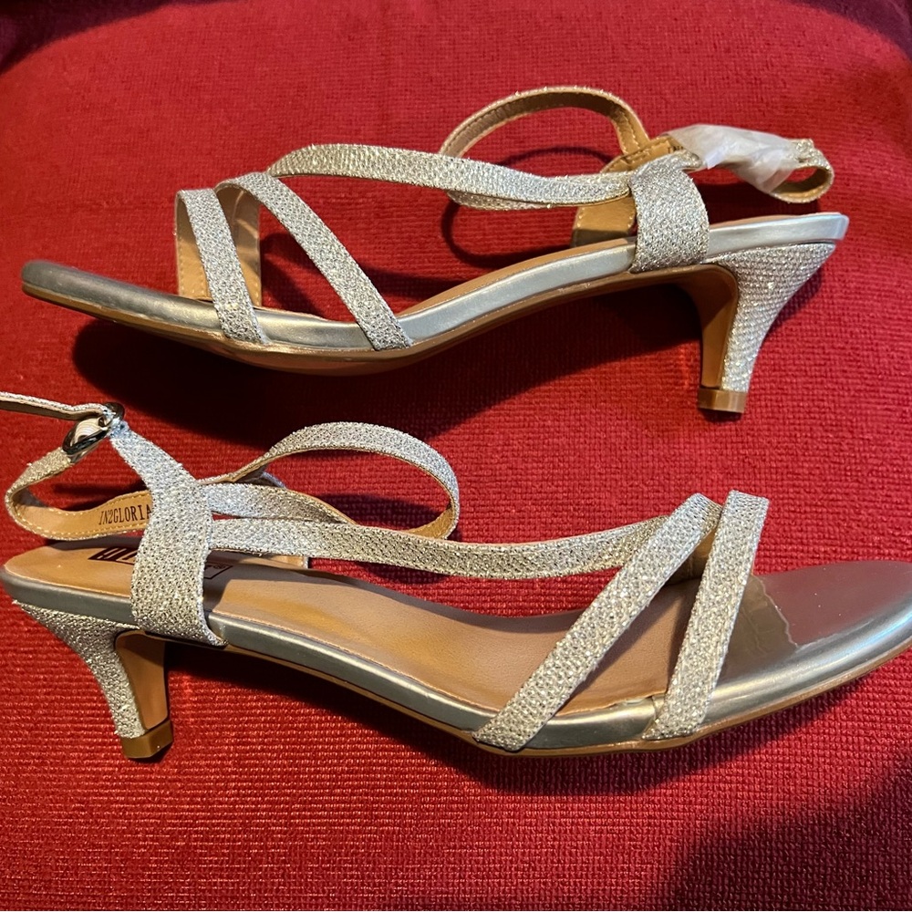 In2 Gloria Sparkling Silver Strappy Formal Dress Low Heels Size 8.5 New With Box